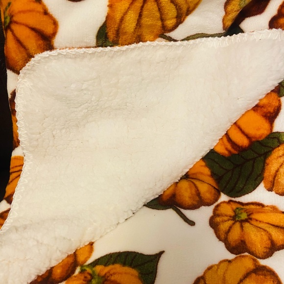 Blanket/Throw-Flannel to Sherpa Oversized 50x70 inches NWT - Picture 2 of 4